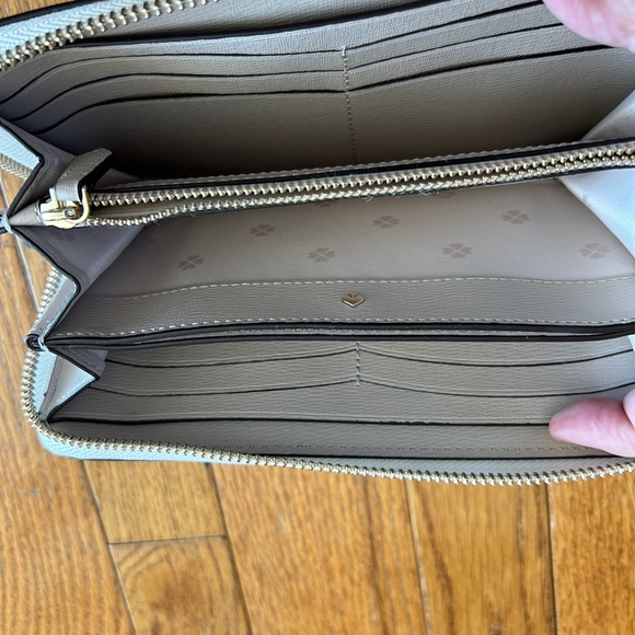 Kate Spade Wallet - Picture 4 of 9